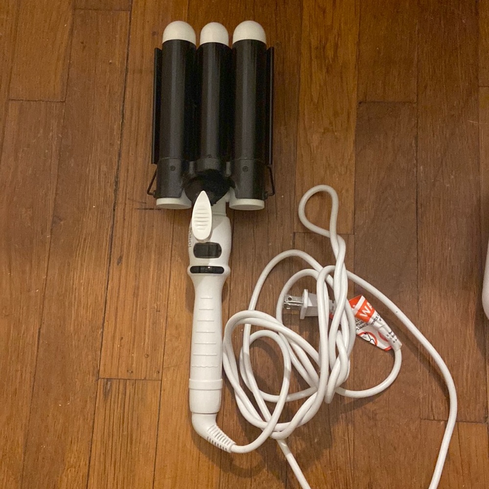 Bondi Boost hair waver tool